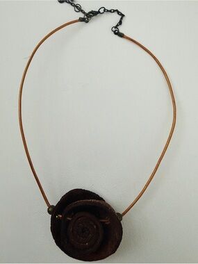 Aria Brown Leather Flower Pendant Necklace. Vintage